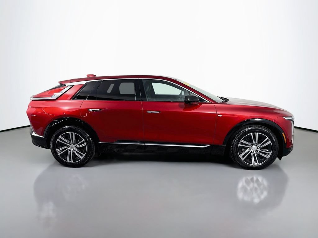 Used 2024 Cadillac Lyriq Luxury AWD/4WD image 4