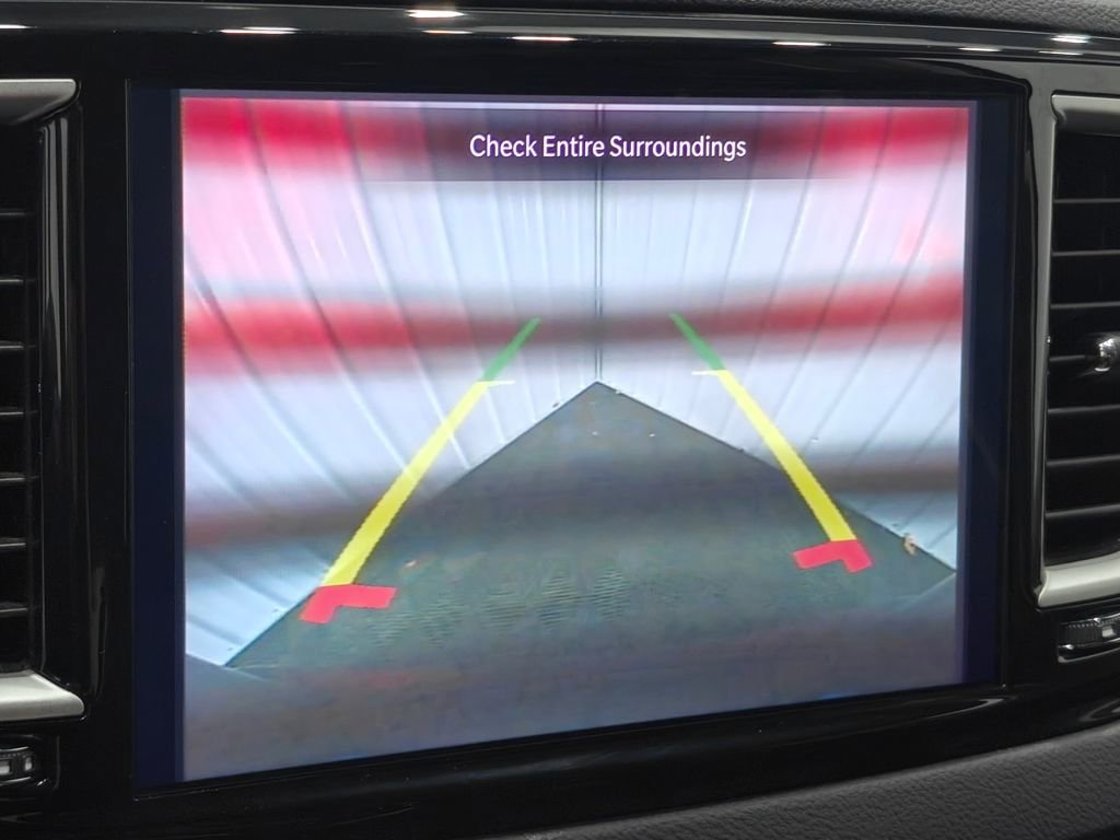 Used 2024 Chrysler Pacifica Touring-L image 7