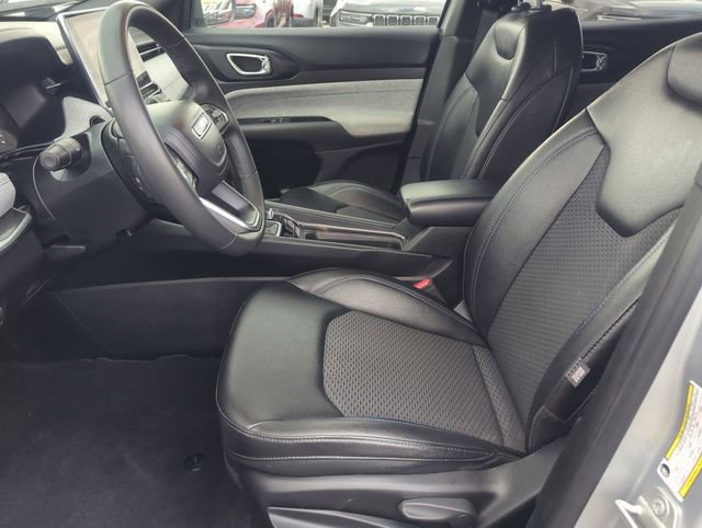 Used 2024 Jeep Compass Latitude AWD/4WD image 11