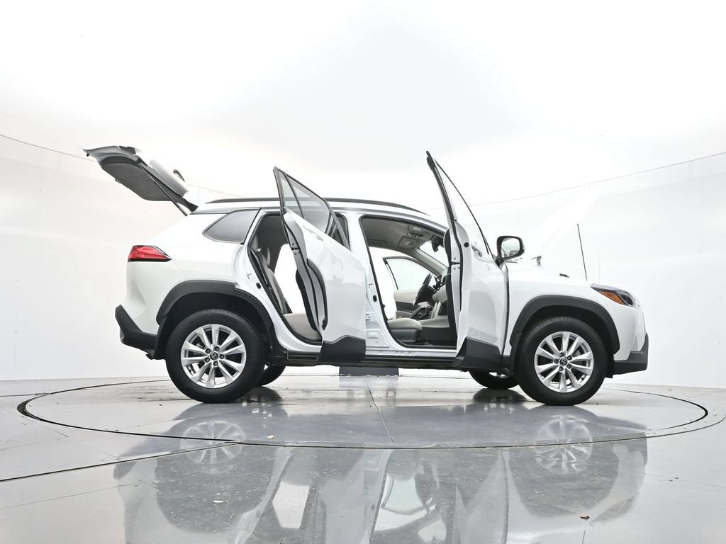 Used 2024 Toyota Corolla Cross LE FWD image 40