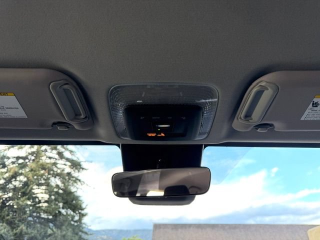 Used 2025 Toyota Prius LE FWD image 16