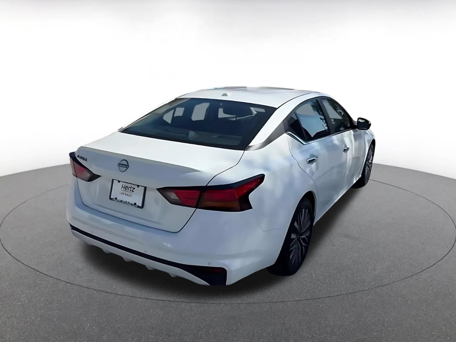 Used 2025 Nissan Altima 2.5 SV FWD image 14