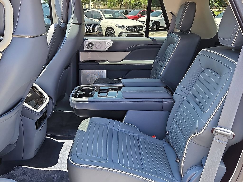 Used 2022 Lincoln Navigator Black Label AWD/4WD image 13