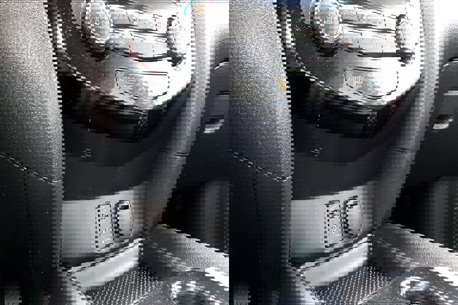 Used 2014 Nissan Rogue SV image 35