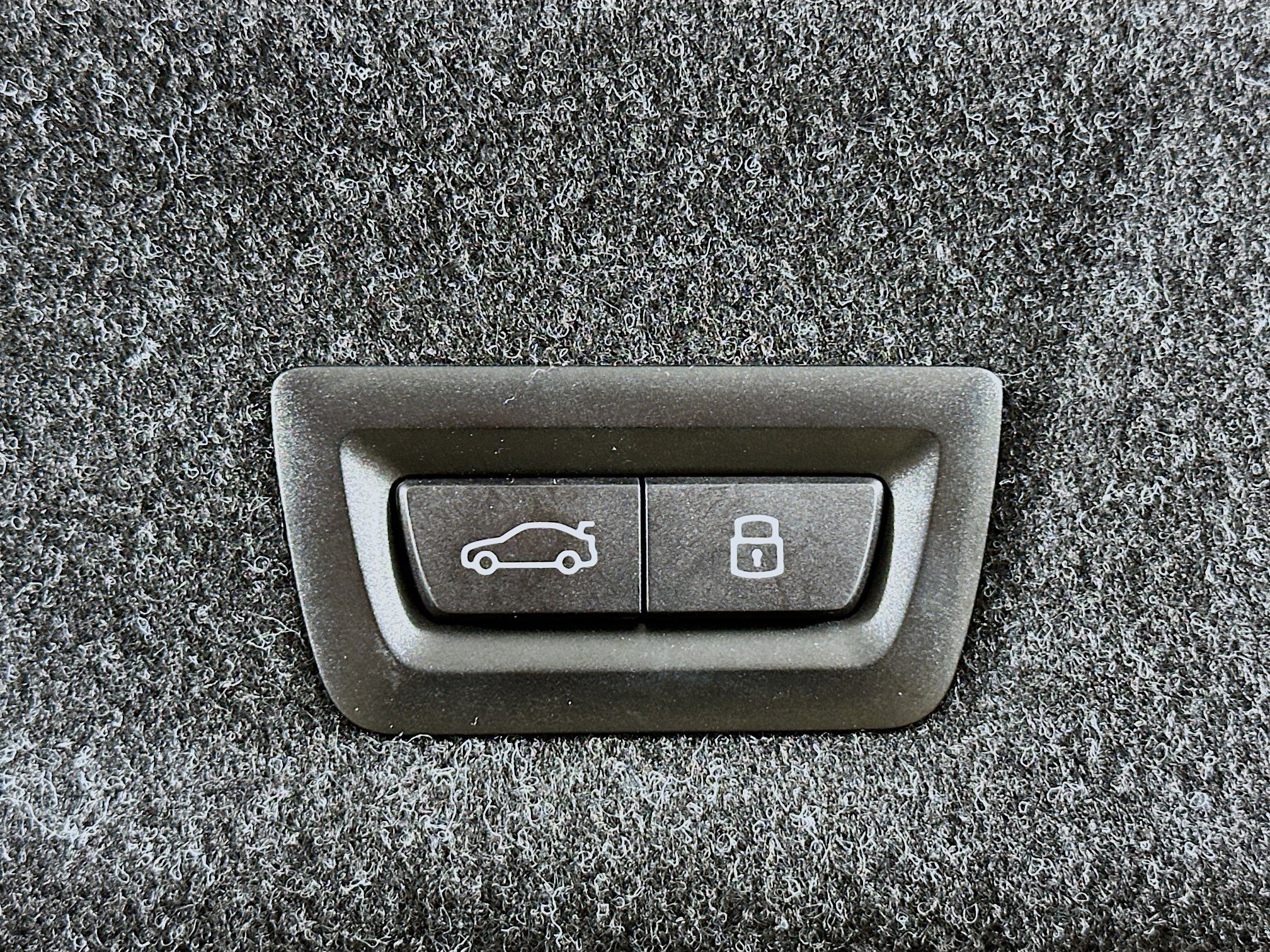 Used 2024 BMW 330i xDrive Sedan w/ Premium Package image 31