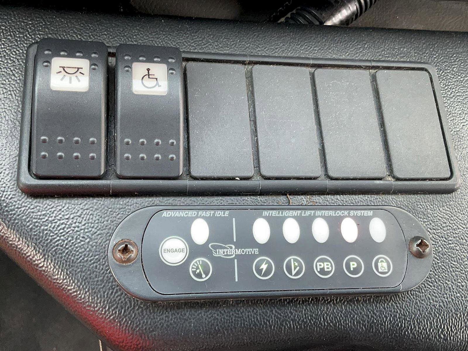 Used 2011 Ford E-350 and Econoline 350 Super Duty w/ Shuttle Bus Prep Pkg image 20