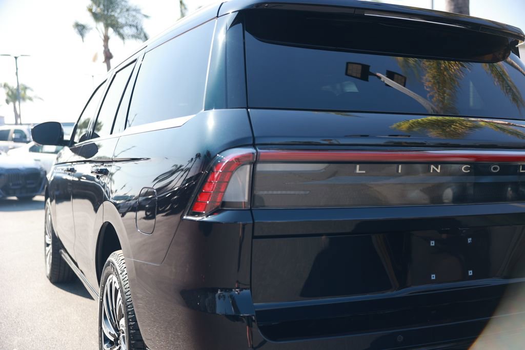 Used 2025 Lincoln Navigator Black Label image 13