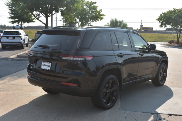 Used 2023 Jeep Grand Cherokee Altitude RWD image 5