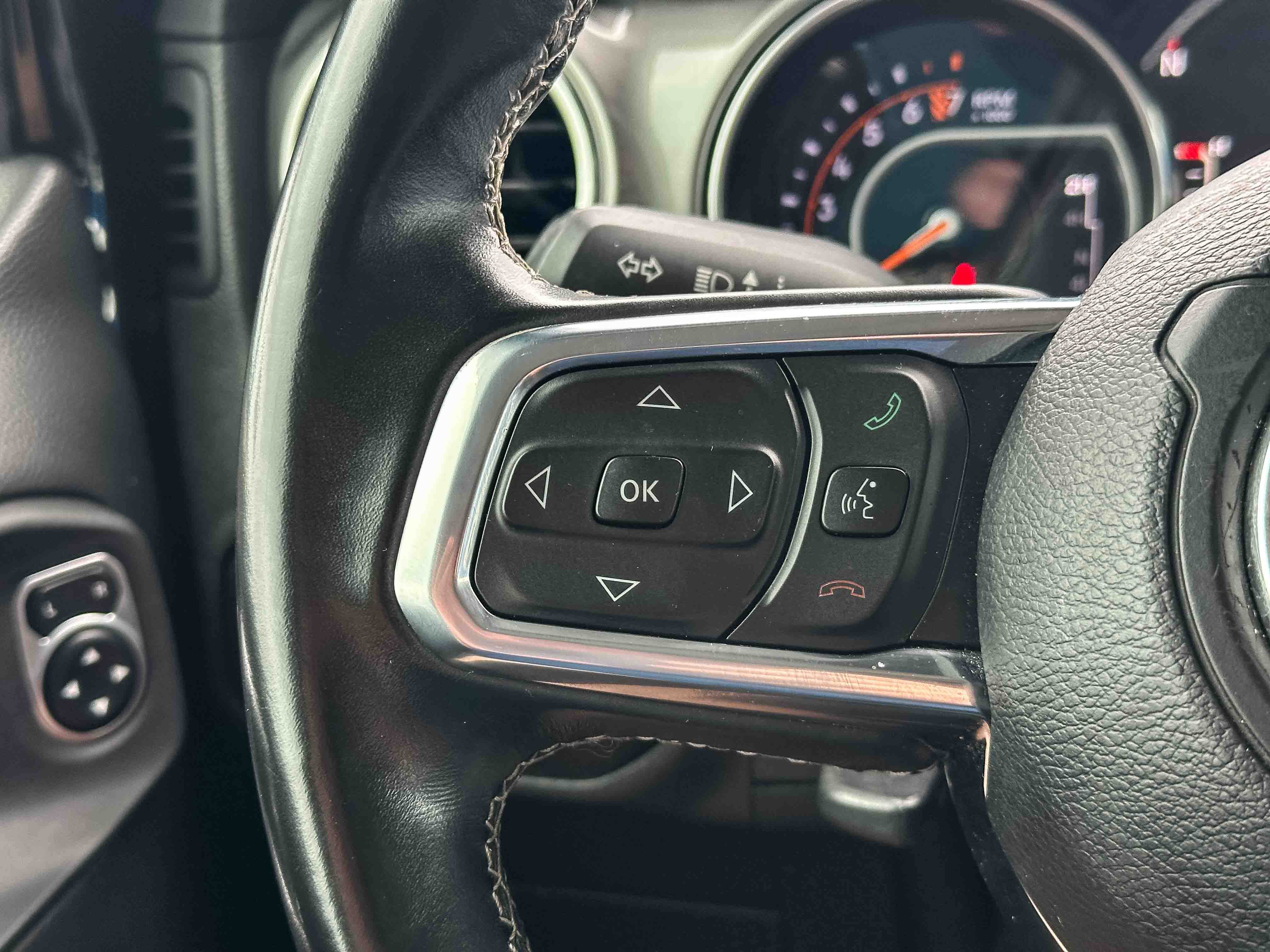 Used 2020 Jeep Gladiator Overland AWD/4WD image 29