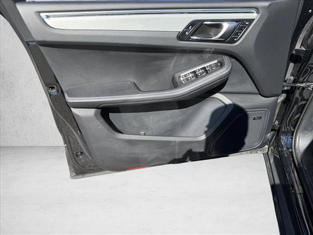 Used 2024 Porsche Macan AWD/4WD image 12