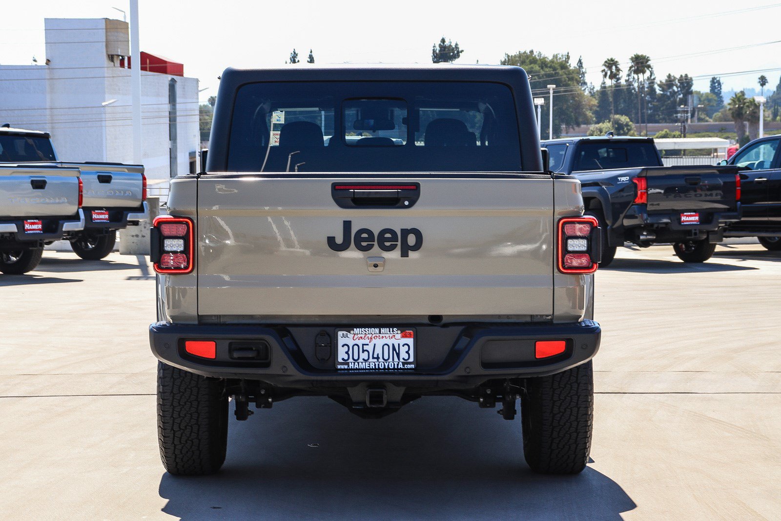 Used 2022 Jeep Gladiator Sport AWD/4WD image 3