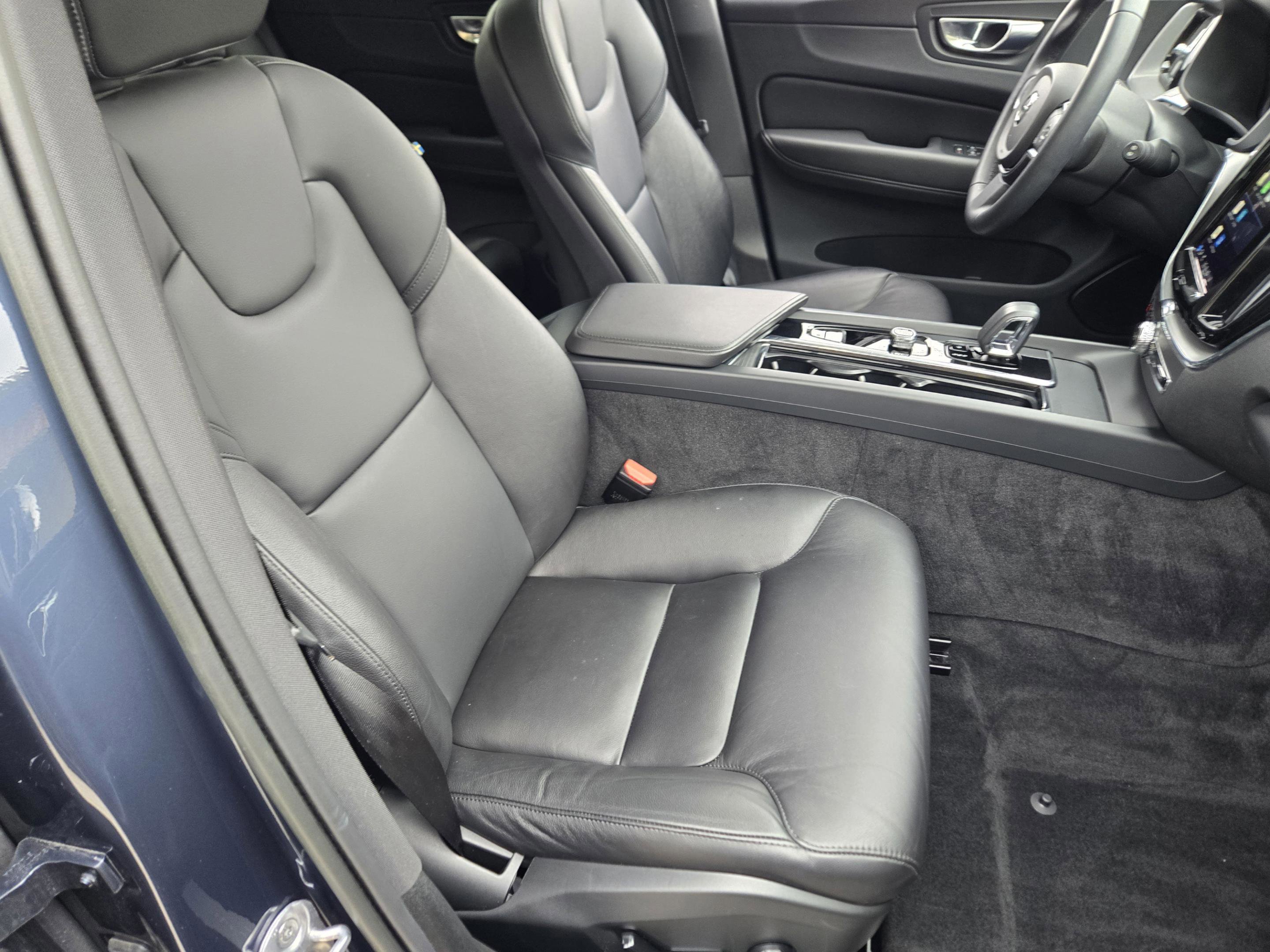 Used 2023 Volvo XC60 B5 Core w/ Climate Package image 22