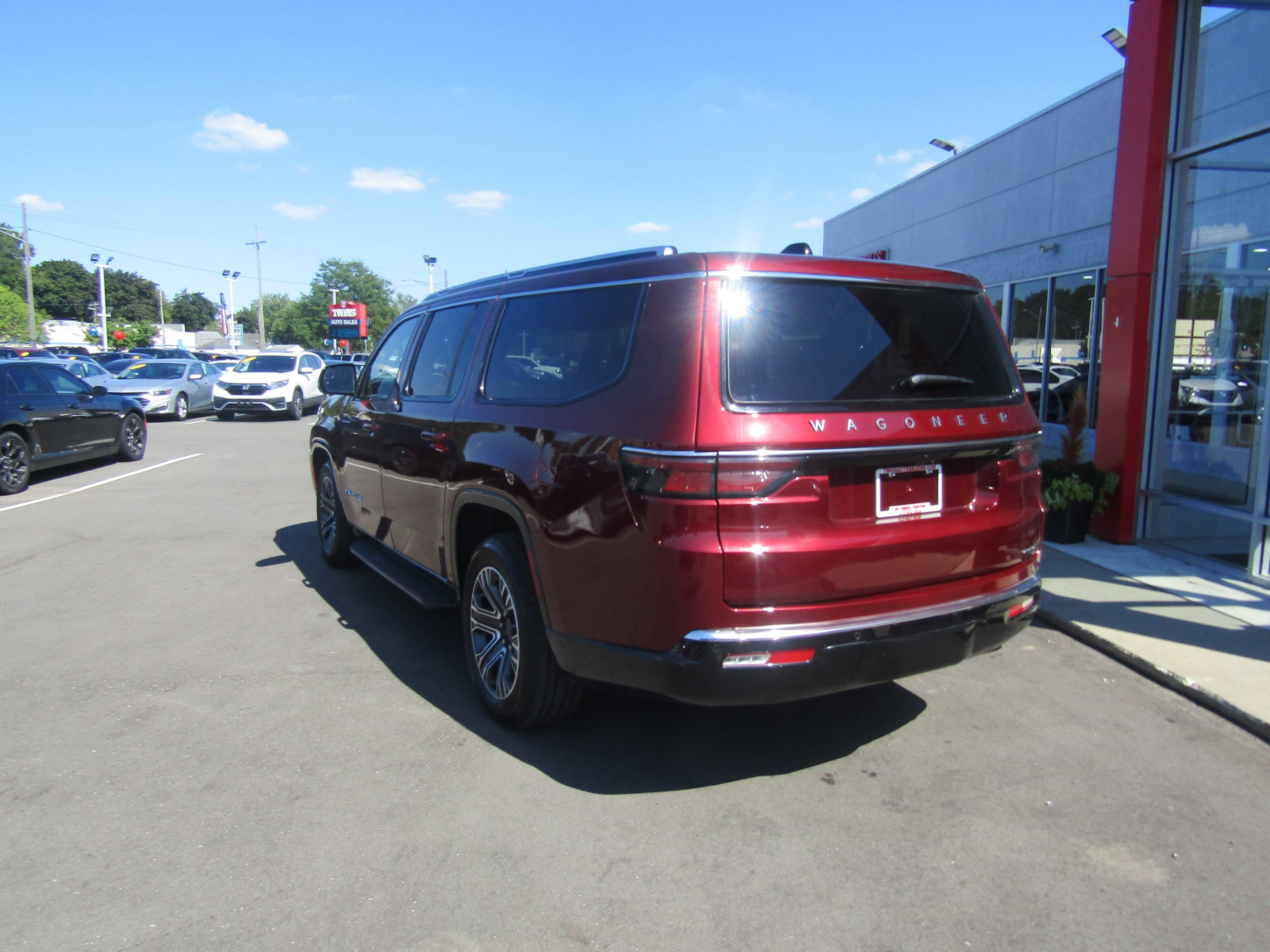 Used 2024 Jeep Wagoneer L Series II w/ Flexible Seating Group image 3