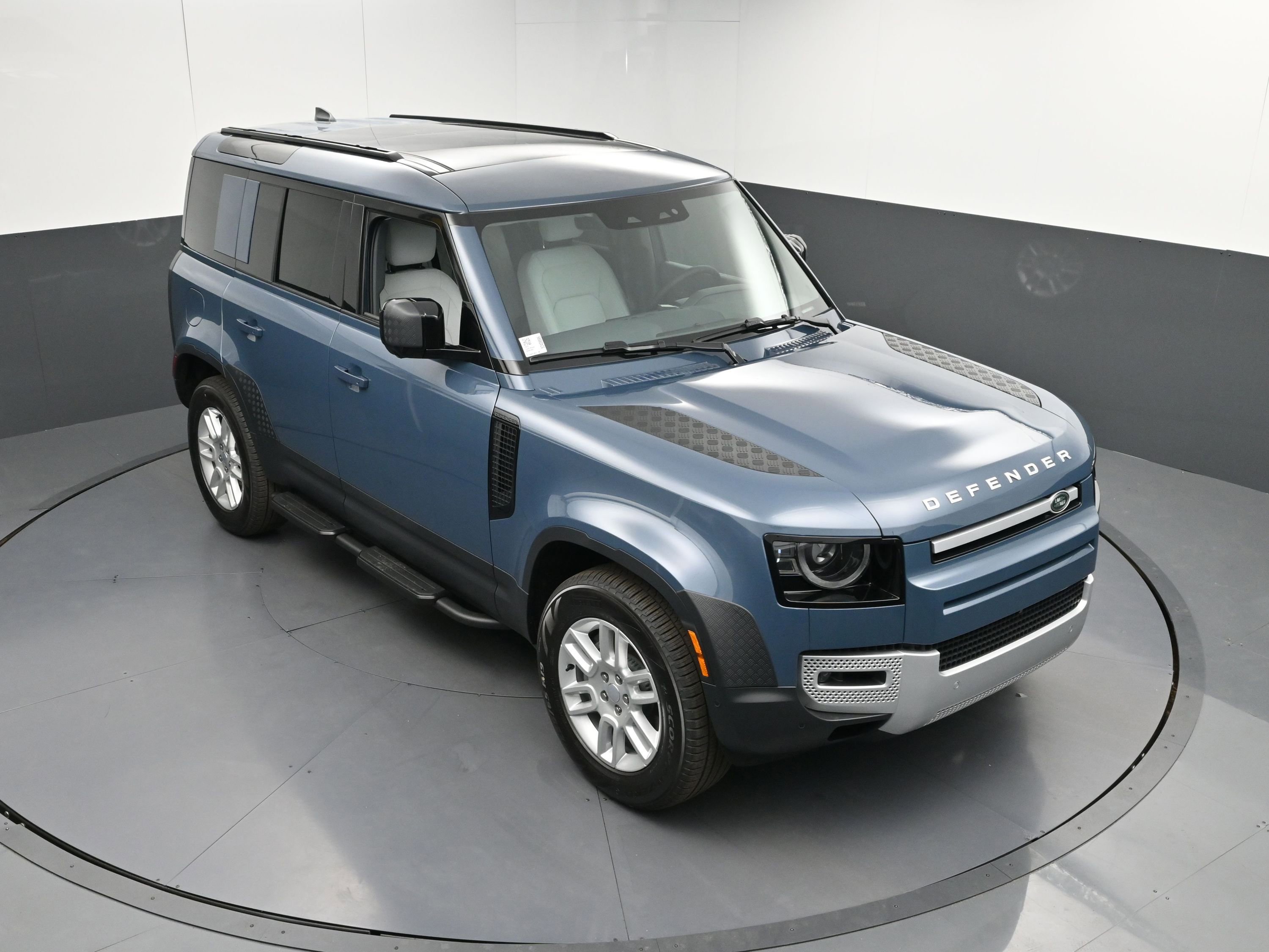 Used 2025 Land Rover Defender 110 S image 36