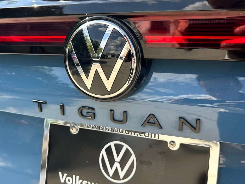 Used 2025 Volkswagen Tiguan SE R-Line FWD image 48