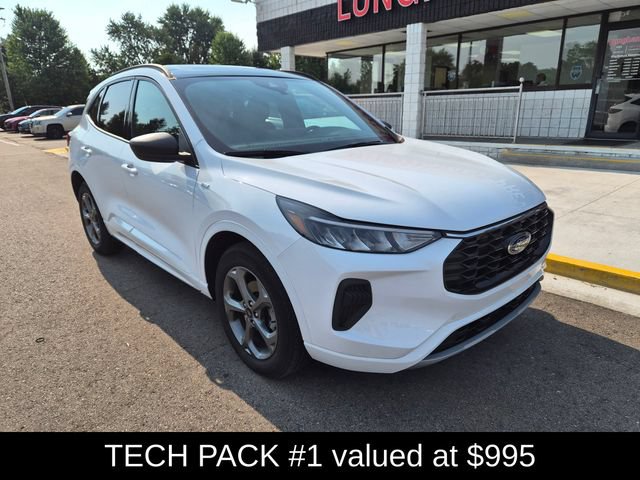 Used 2023 Ford Escape ST-Line w/ Tech Pack #1 AWD/4WD image 4