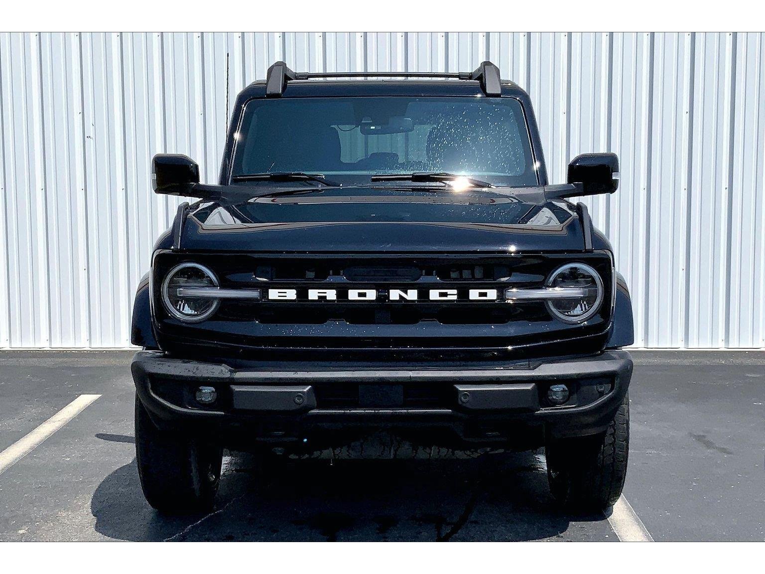 Used 2024 Ford Bronco Outer Banks AWD/4WD image 3