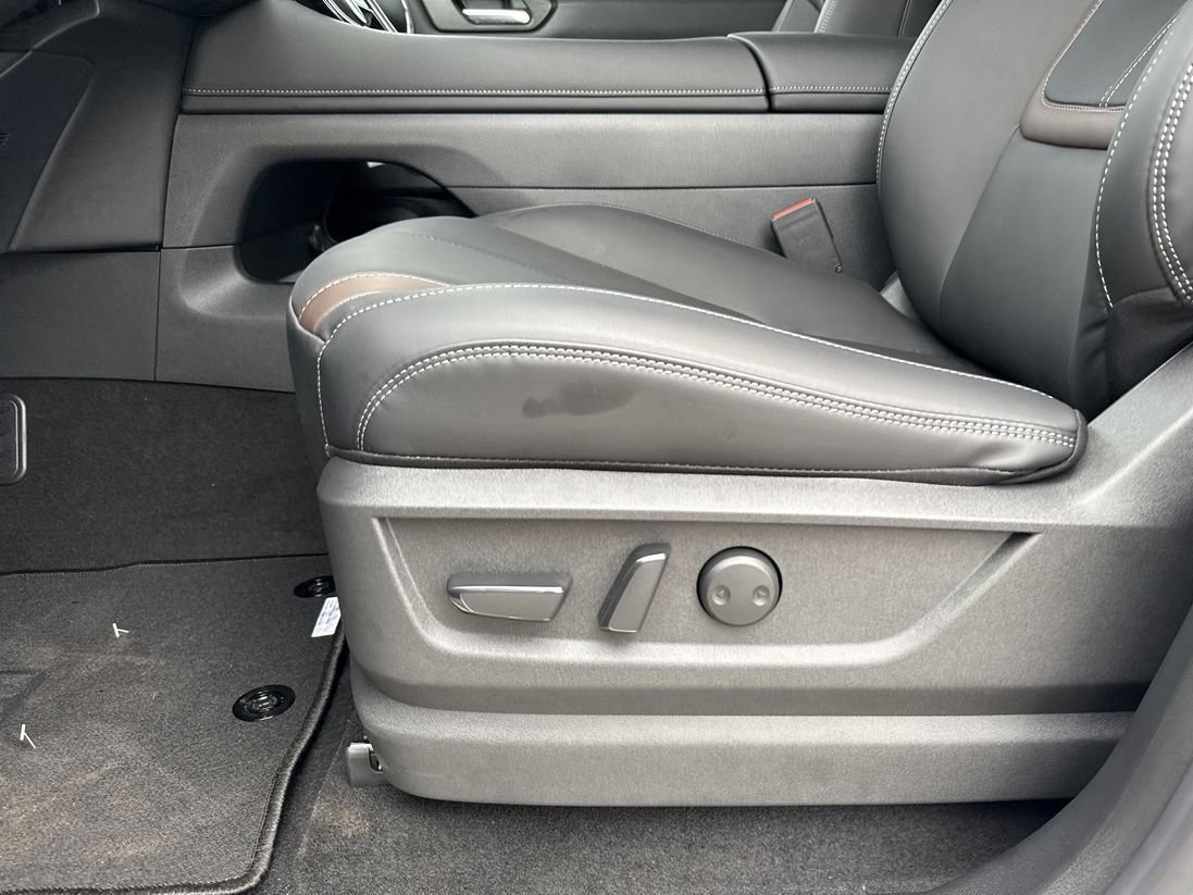 New 2026 Nissan Armada SL w/ Captain's Chari Seat Package image 18