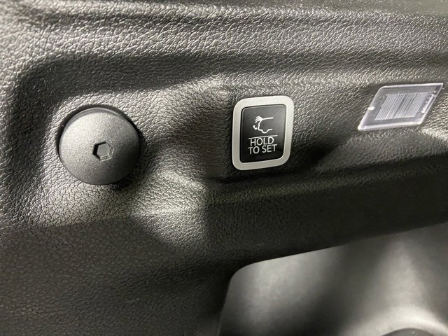 Used 2023 Jeep Grand Cherokee L Limited w/ Luxury Tech Group II image 15