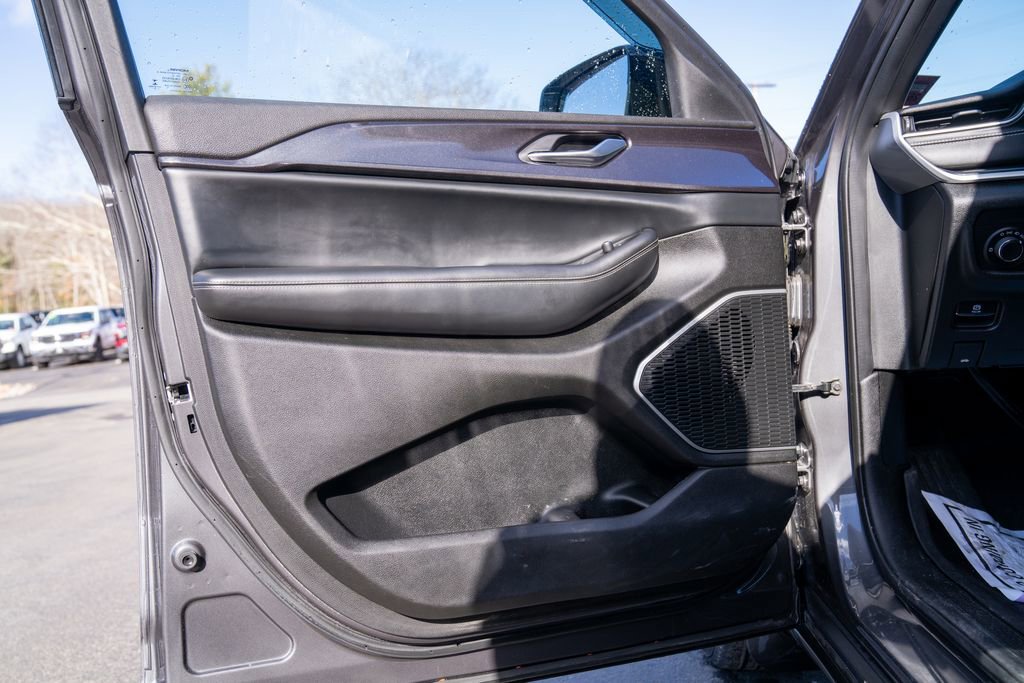 Used 2021 Jeep Grand Cherokee L Laredo image 18