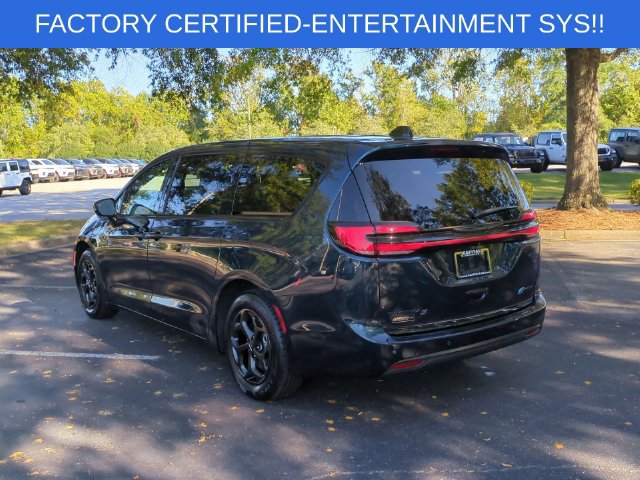 Certified 2023 Chrysler Pacifica Limited w/ Uconnect Theater Family Group FWD image 3