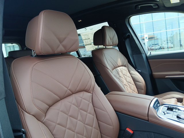 New 2027 BMW X7 xDrive40i w/ M Sport Package AWD/4WD image 17