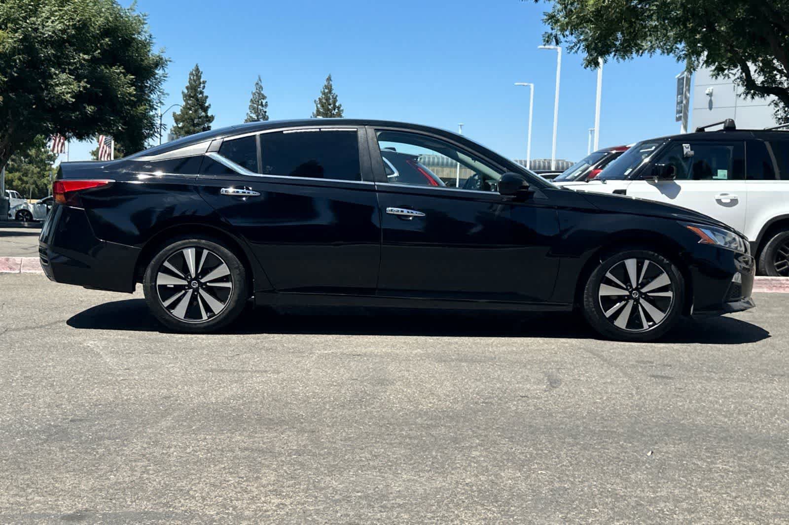 Used 2022 Nissan Altima 2.5 SV FWD image 9