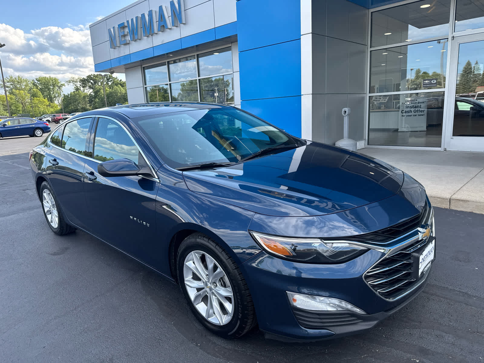 Used 2019 Chevrolet Malibu Hybrid w/ Leather Package FWD image 1
