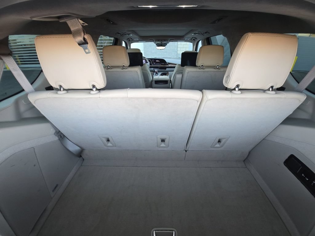 Used 2024 Cadillac Escalade Premium Luxury Platinum AWD/4WD image 17
