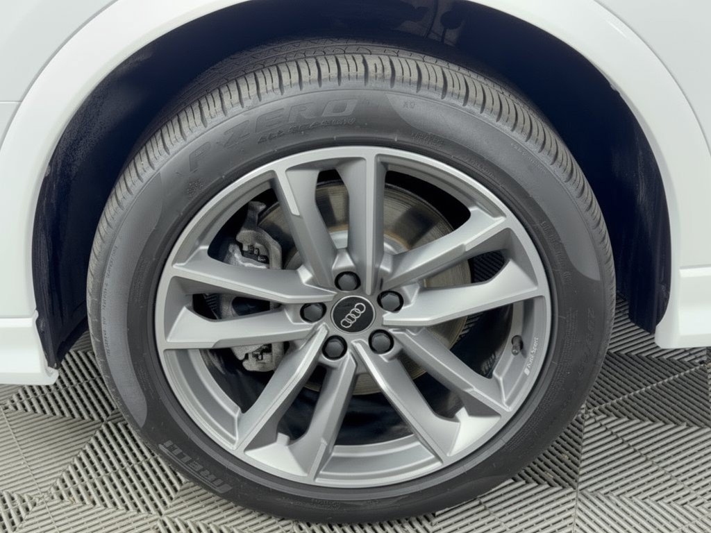 Certified 2025 Audi Q3 2.0T Premium w/ Convenience Package AWD/4WD image 13