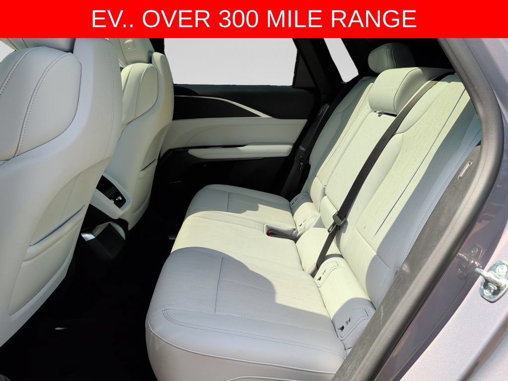 Used 2024 Cadillac Lyriq Luxury w/ LPO, Floor Liner Package AWD/4WD image 29