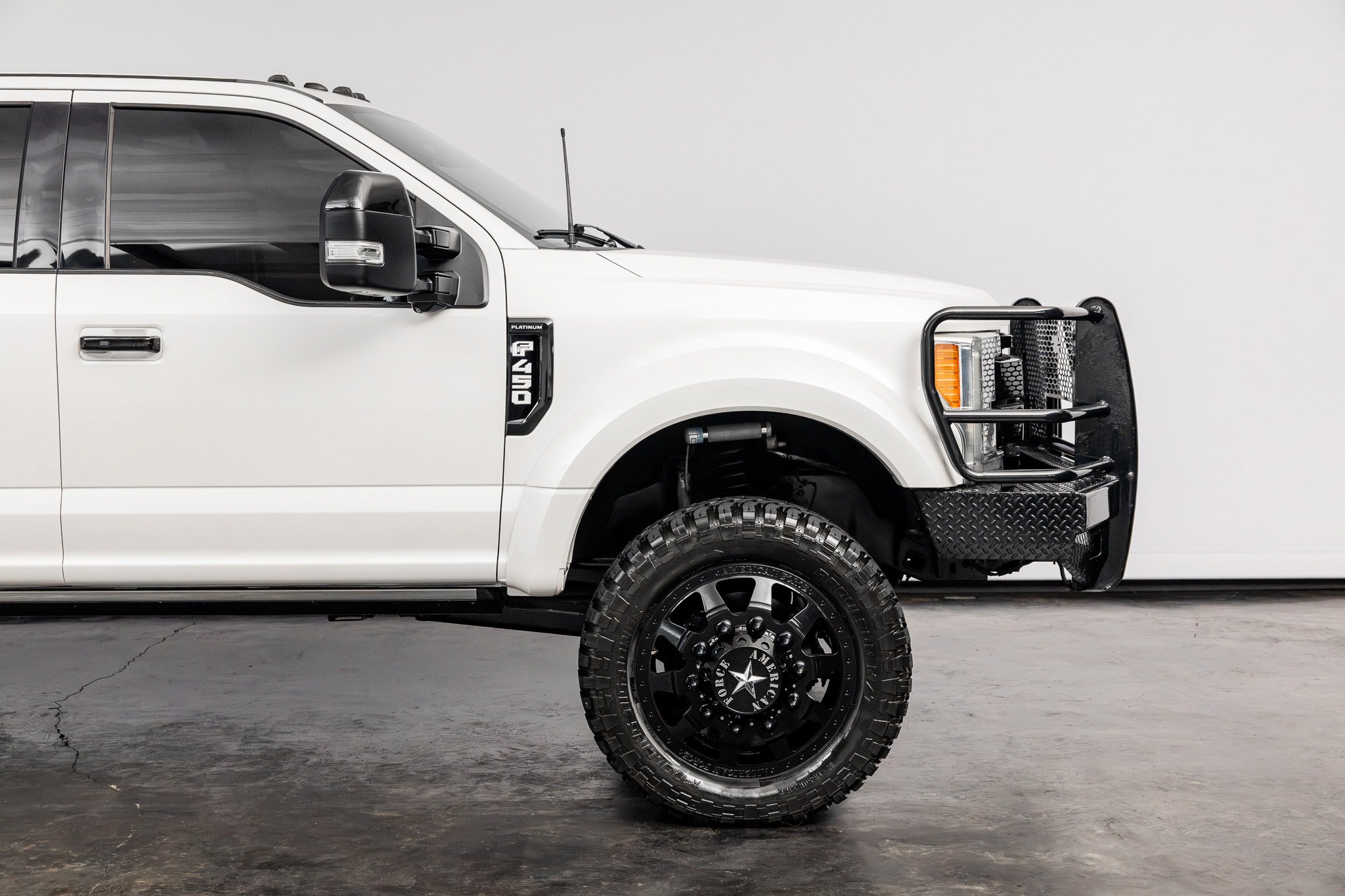 Used 2017 Ford F450 Platinum w/ Platinum Ultimate Package AWD/4WD image 23