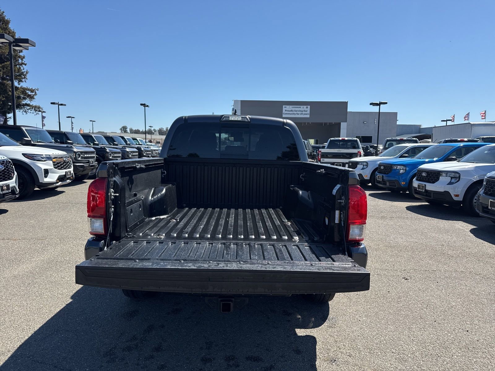 Used 2017 Toyota Tacoma TRD Sport w/ Tow Package (A/T) image 6
