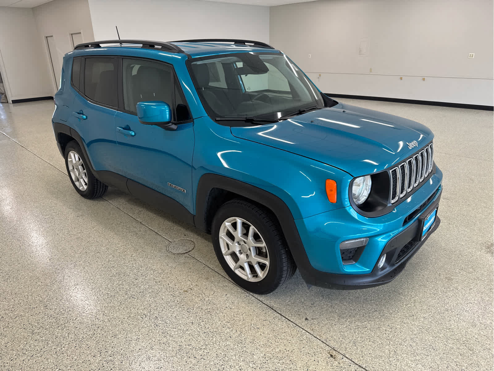 Used 2020 Jeep Renegade Latitude w/ Cold Weather Group image 3