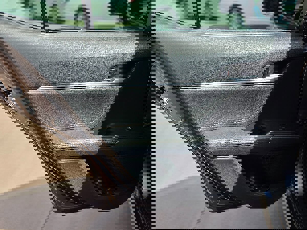 Used 2018 Toyota Camry XLE image 26