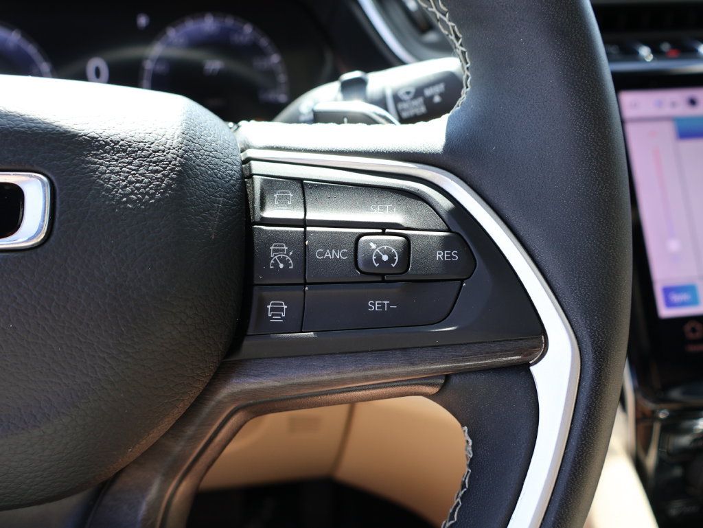 Used 2023 Jeep Grand Cherokee L Limited w/ Luxury Tech Group II AWD/4WD image 29