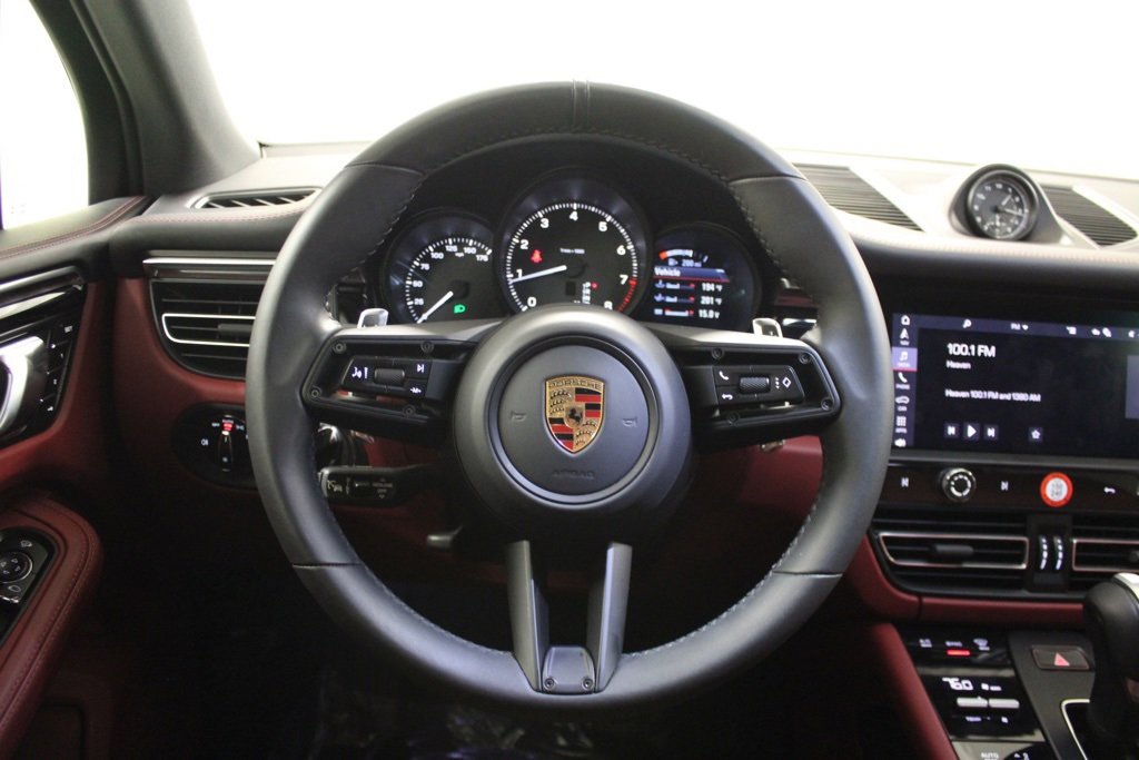 Certified 2025 Porsche Macan image 20