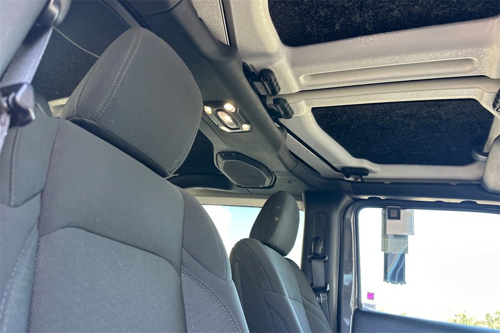 Used 2021 Jeep Wrangler Sport S image 17