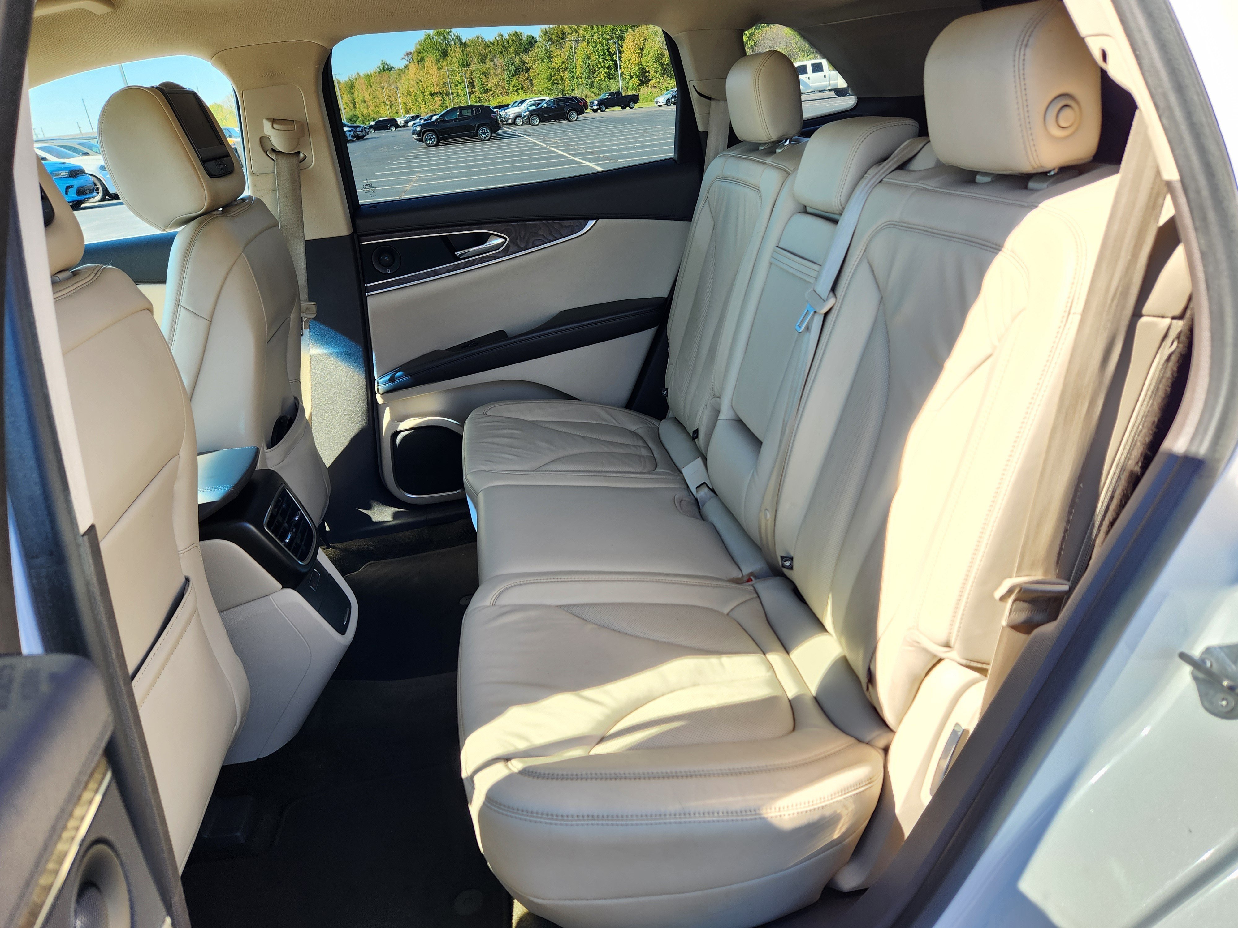 Used 2016 Lincoln MKX Select w/ Select Plus Package FWD image 11