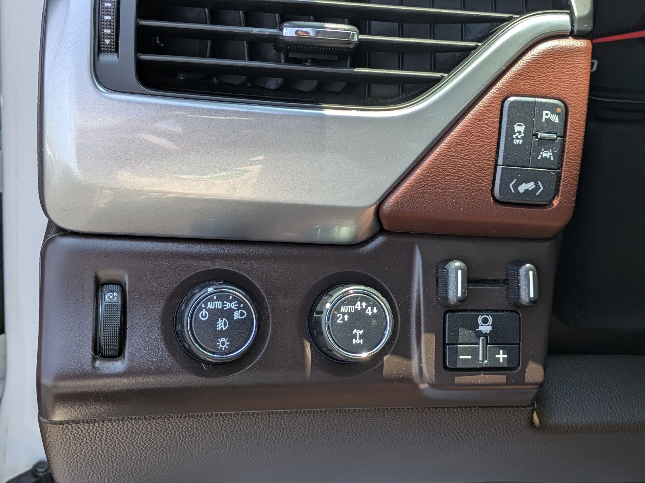 Used 2019 Chevrolet Suburban Premier w/ RST 6.2L Performance Edition image 16