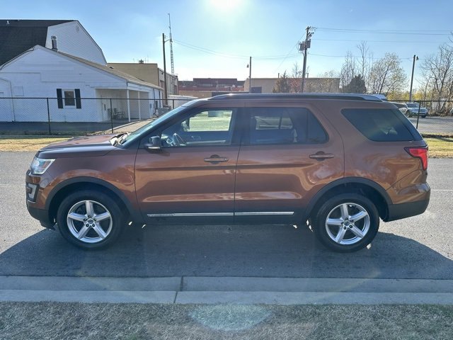 Used 2017 Ford Explorer XLT image 23