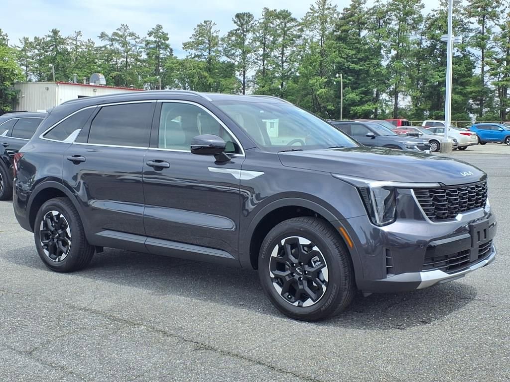 New 2025 Kia Sorento S image 2