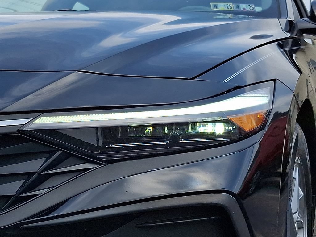 Certified 2025 Hyundai Elantra SE w/ Cargo Package FWD image 9