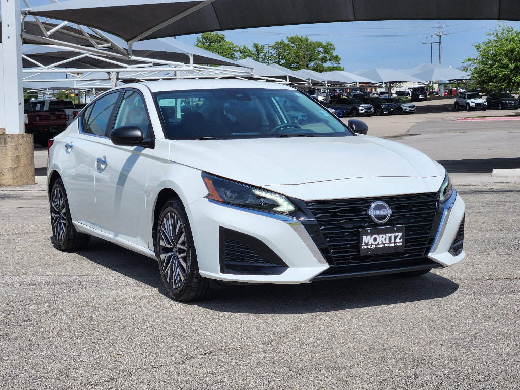 Used 2025 Nissan Altima 2.5 SV image 3