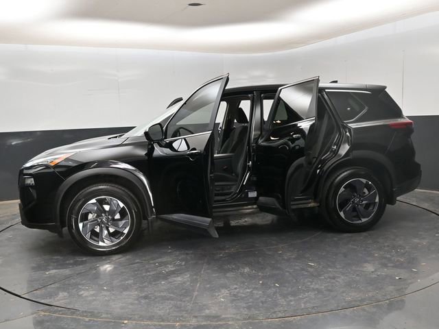 Certified 2025 Nissan Rogue SV FWD image 34