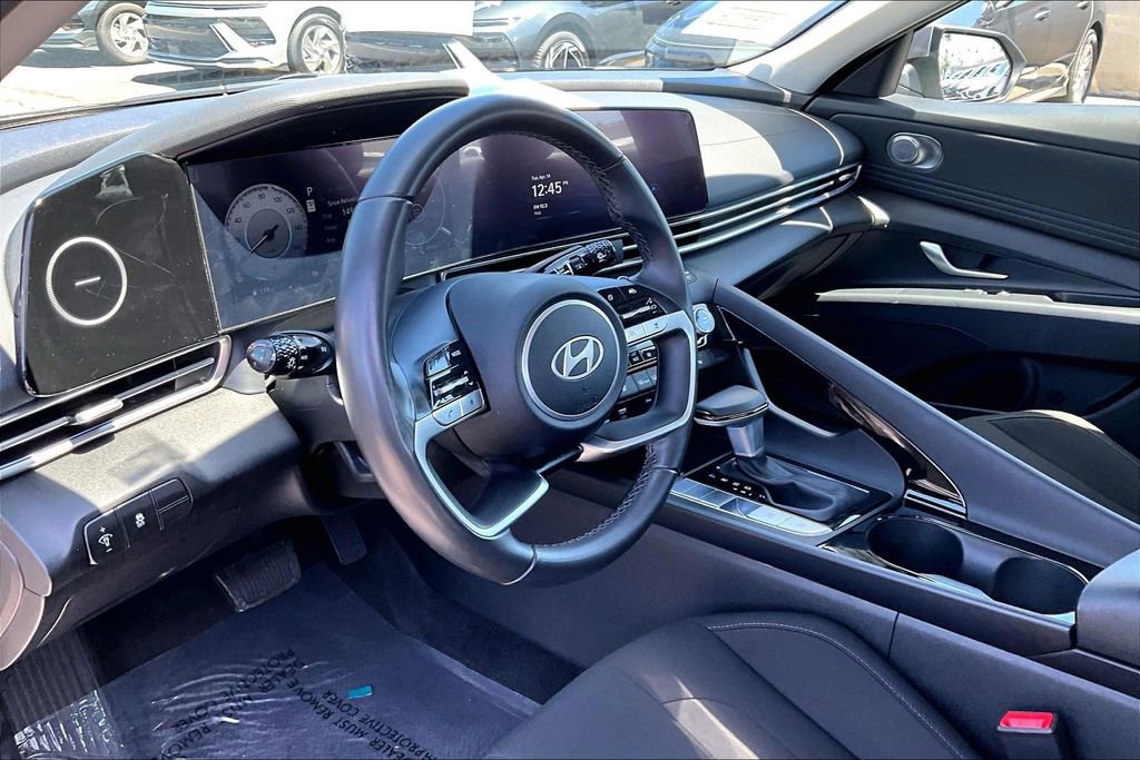 Certified 2025 Hyundai Elantra SEL image 9