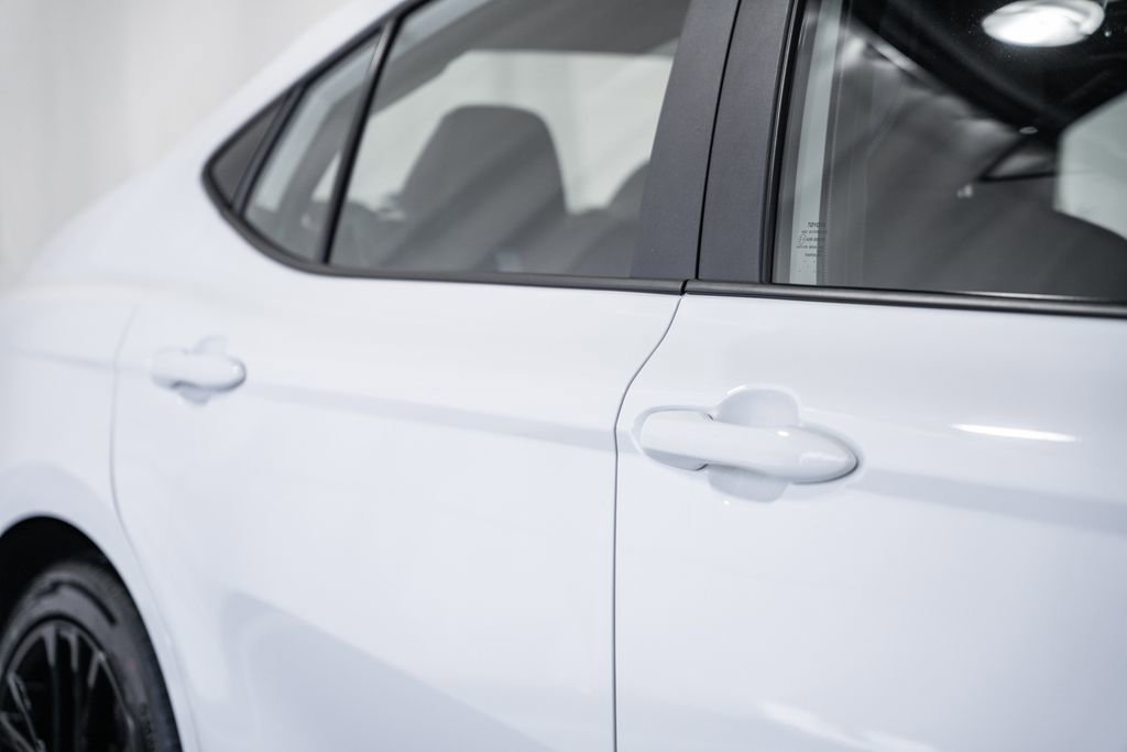 Used 2025 Toyota Camry SE FWD image 13