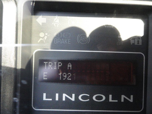 Used 2014 Lincoln Navigator L 4WD w/ Monochrome Appearance Package image 26