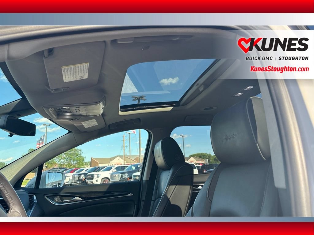 Used 2019 Buick Enclave Avenir w/ Avenir Technology Package AWD/4WD image 16