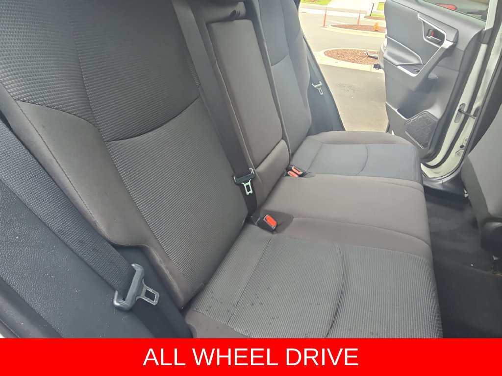 Used 2022 Toyota RAV4 LE AWD/4WD image 11